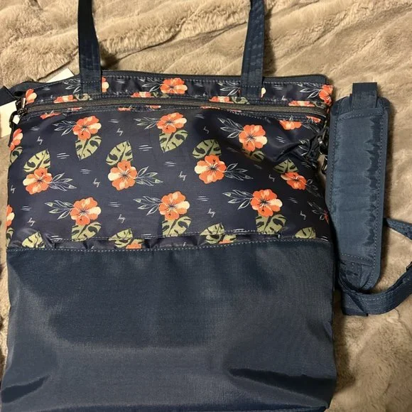 BLACK FRIDAY SALE: Lug Whirl Tote Aloha Navy - NWT - Picture 2 of 3